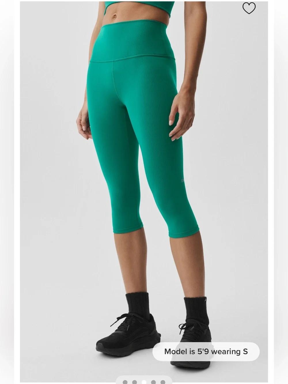 Alo Yoga 16” High Waist Airbrush Capri in Emerald Green size Medium